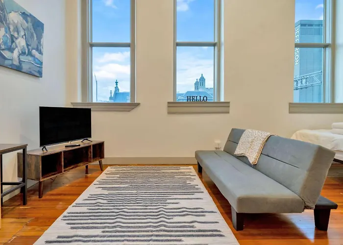 Bright And Modern Studio In Louisville # 307