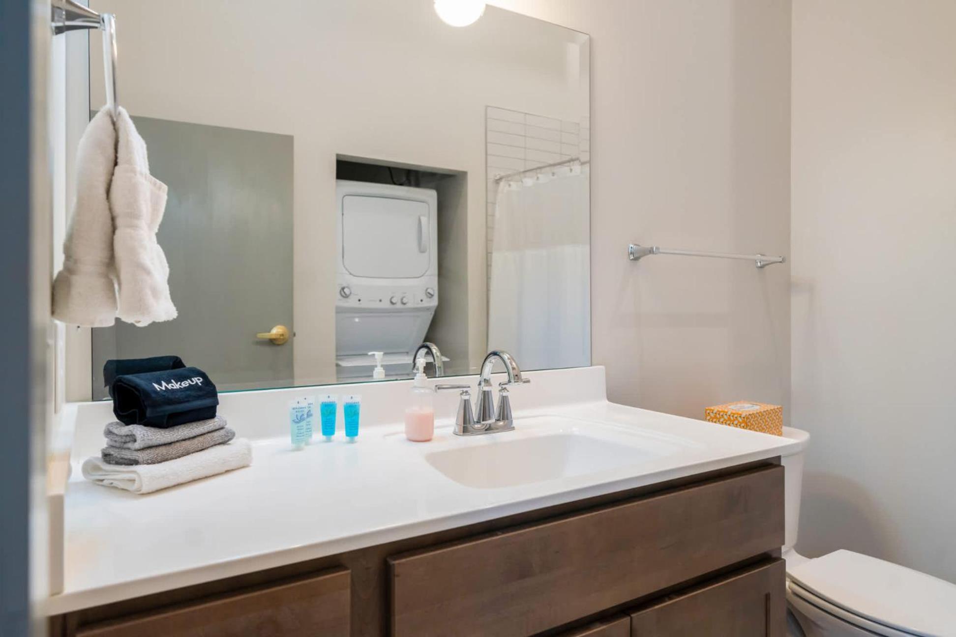 Bright And Modern In # 307 * Louisville