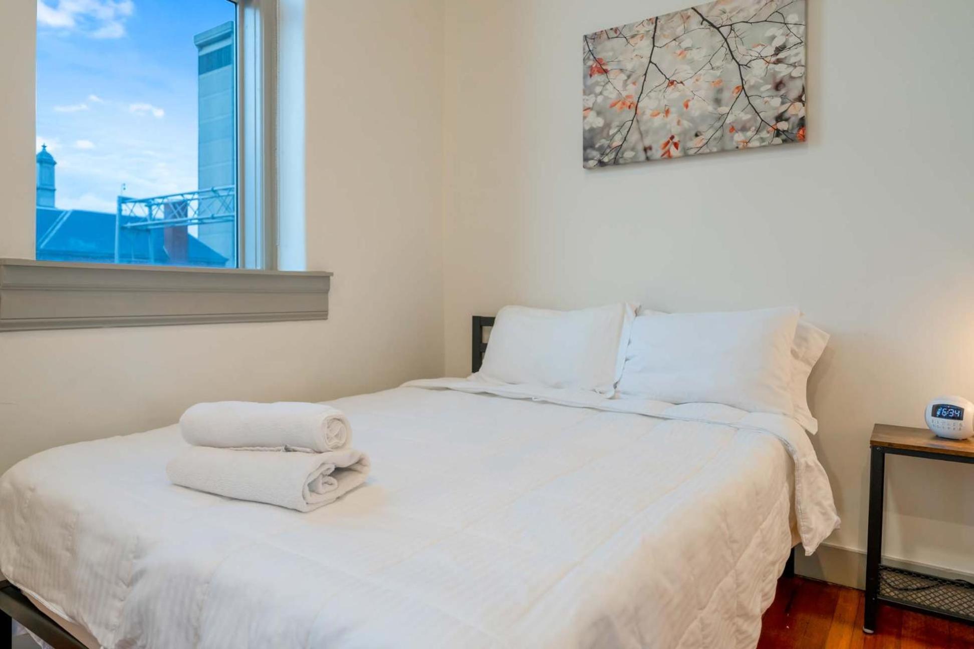 Apartment Bright And Modern In # 307