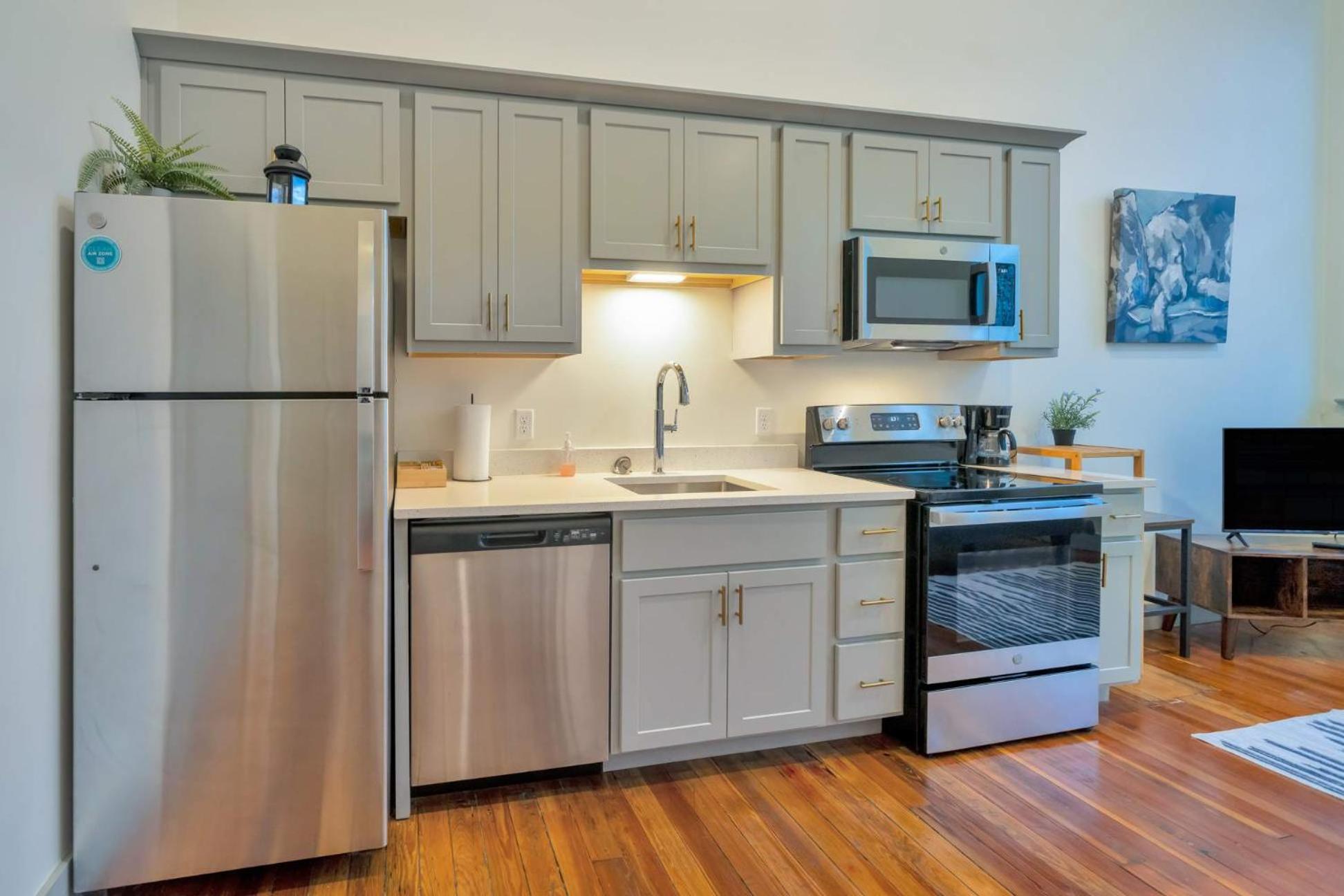 Bright And Modern In # 307 * Louisville