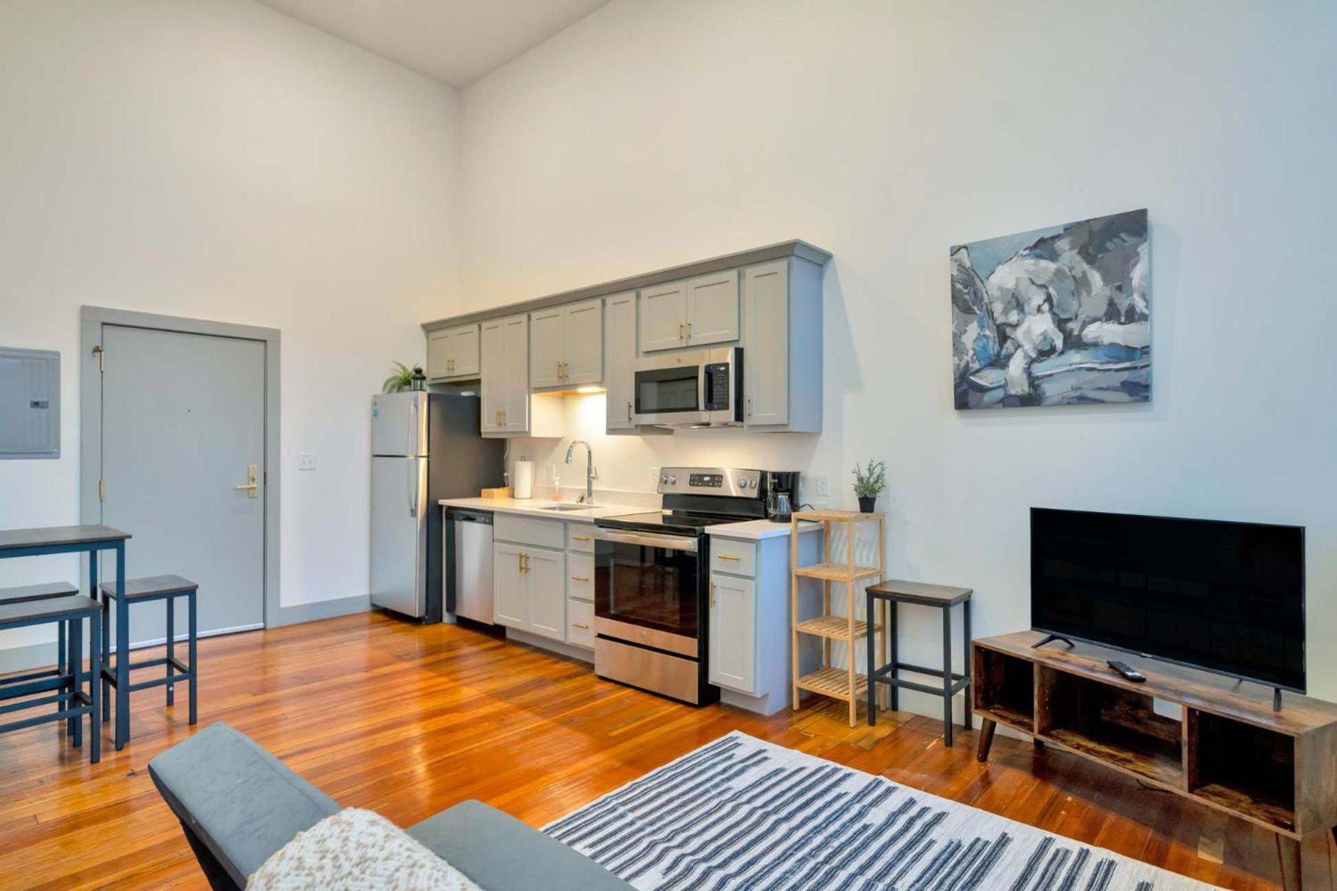 Bright And Modern In # 307 *