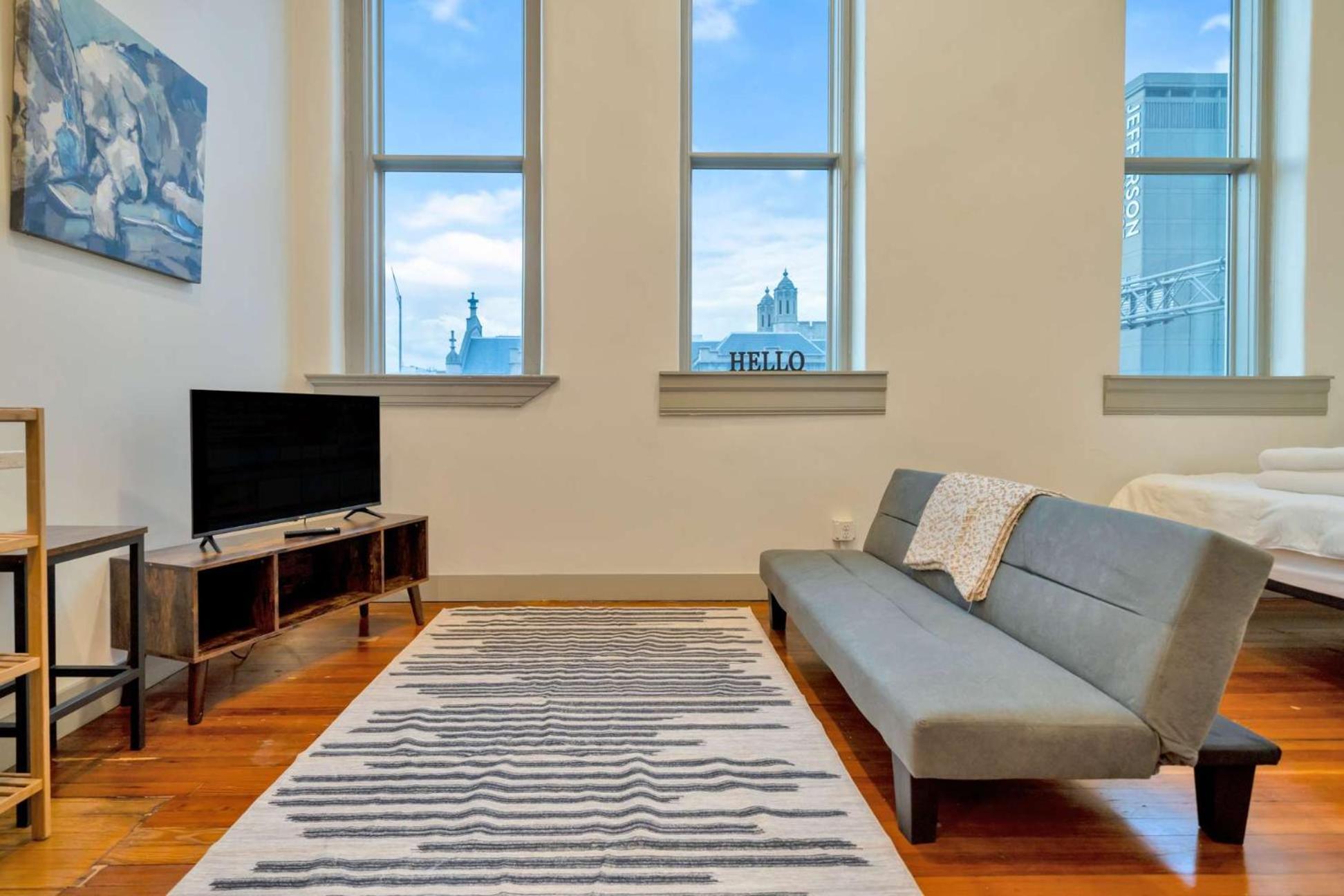 Apartment Bright And Modern In # 307